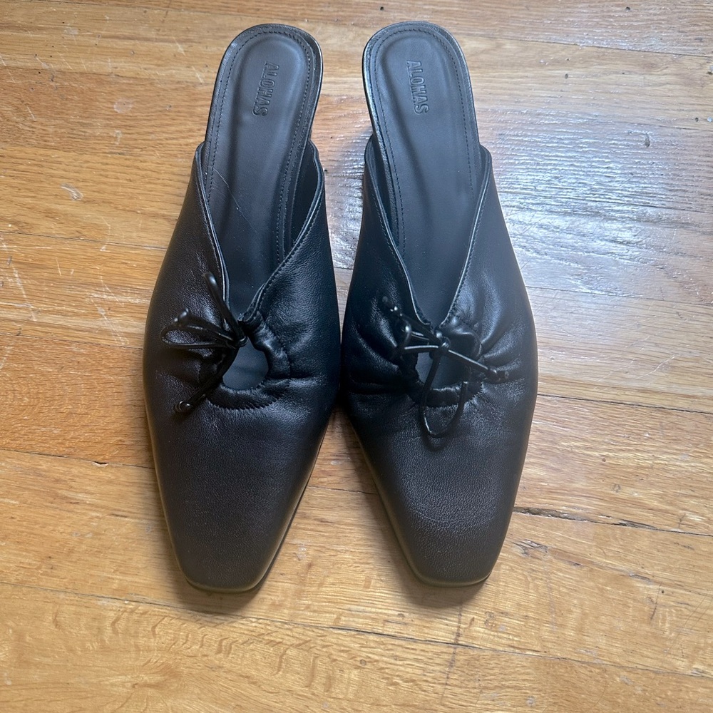Alohas NWOT Black Leather Slide Mule